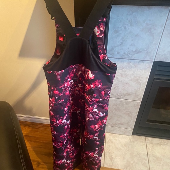 Ski / Snowboard Jacket  and bib pants. Ripzone small. Fit average 8-10 yr old. - Picture 6 of 6